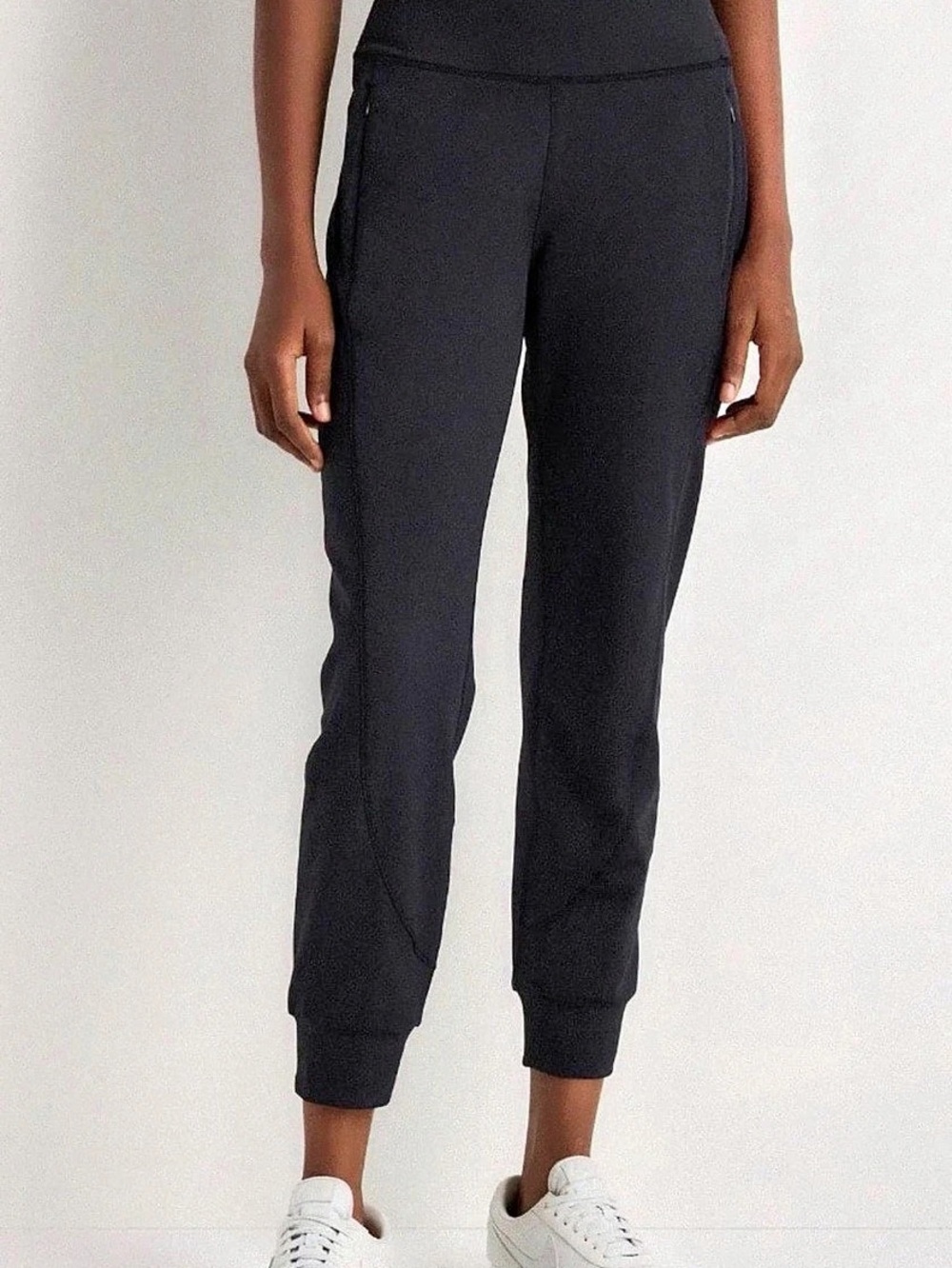 Quince Women's NWT Whistler Mid-Rise Thermal Jogger in Black, size Small